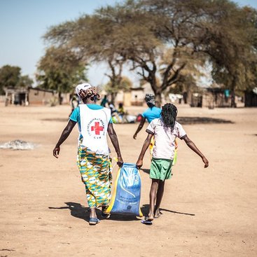 IFRC food distribution in Mabalane district, Mozambique.